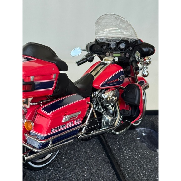 Harley-Davidson Boston Red‎ Sox Motorcycle 1:12 Scale Diecast Replica MLB - Picture 14 of 15
